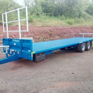 32on 2 axle 10 stud 420x185 , 445x45x19.5 tyres 